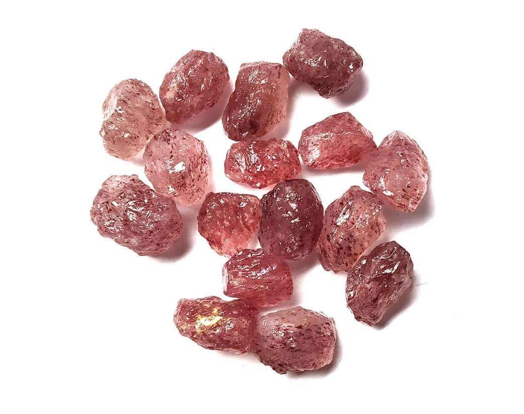 Strawberry Quartz Meaning, Healing Properties, and Useful Facts